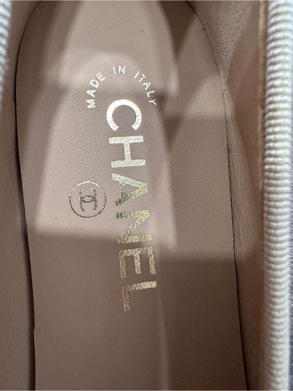 CHANEL CLASSIC CC LOGO BEIGE & BLACK LEATHER BALLET FLATS SHOES Size 37C - Picture 5 of 16